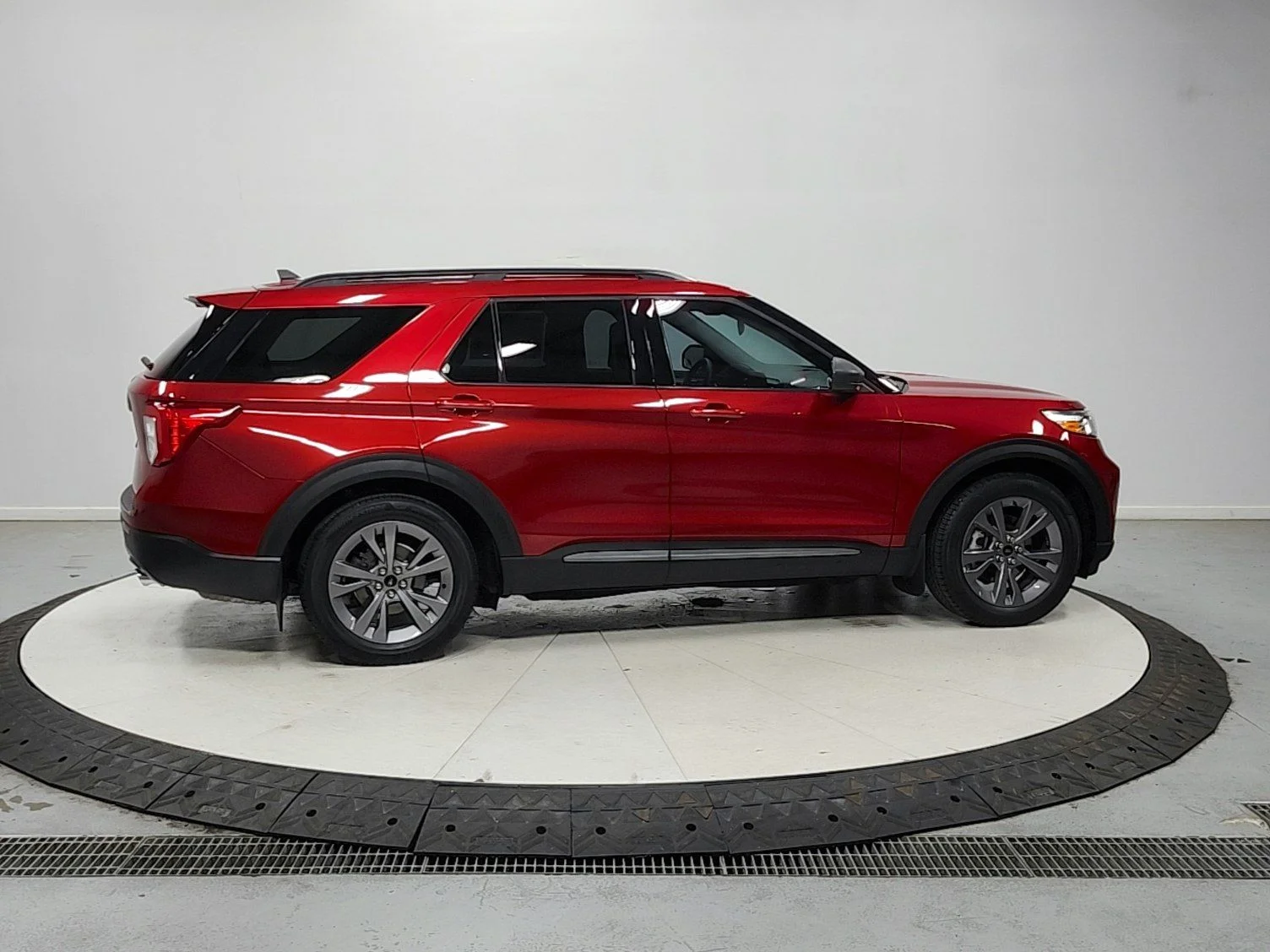 Used 2021 Red Ford XLT image 10