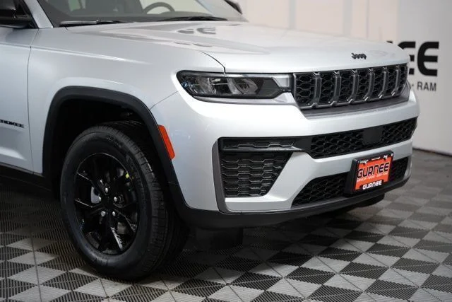 New 2026 Silver Zynith Exterior Paint Jeep Altitude image 45