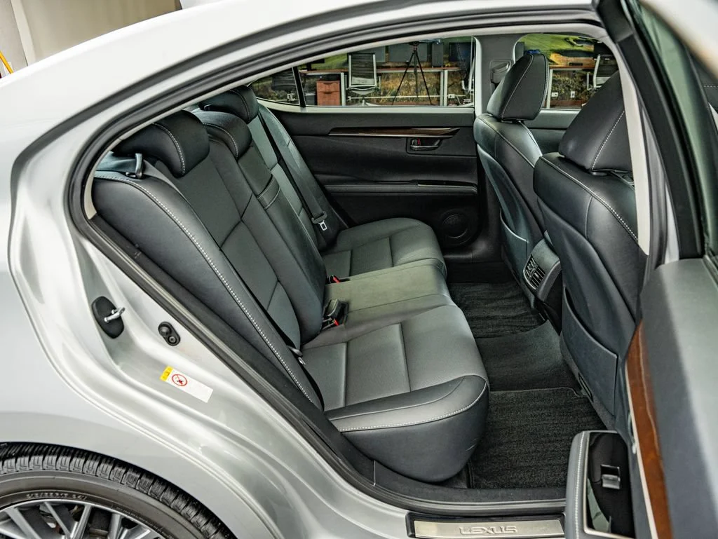 Used 2018 Silver Lexus 350 image 36