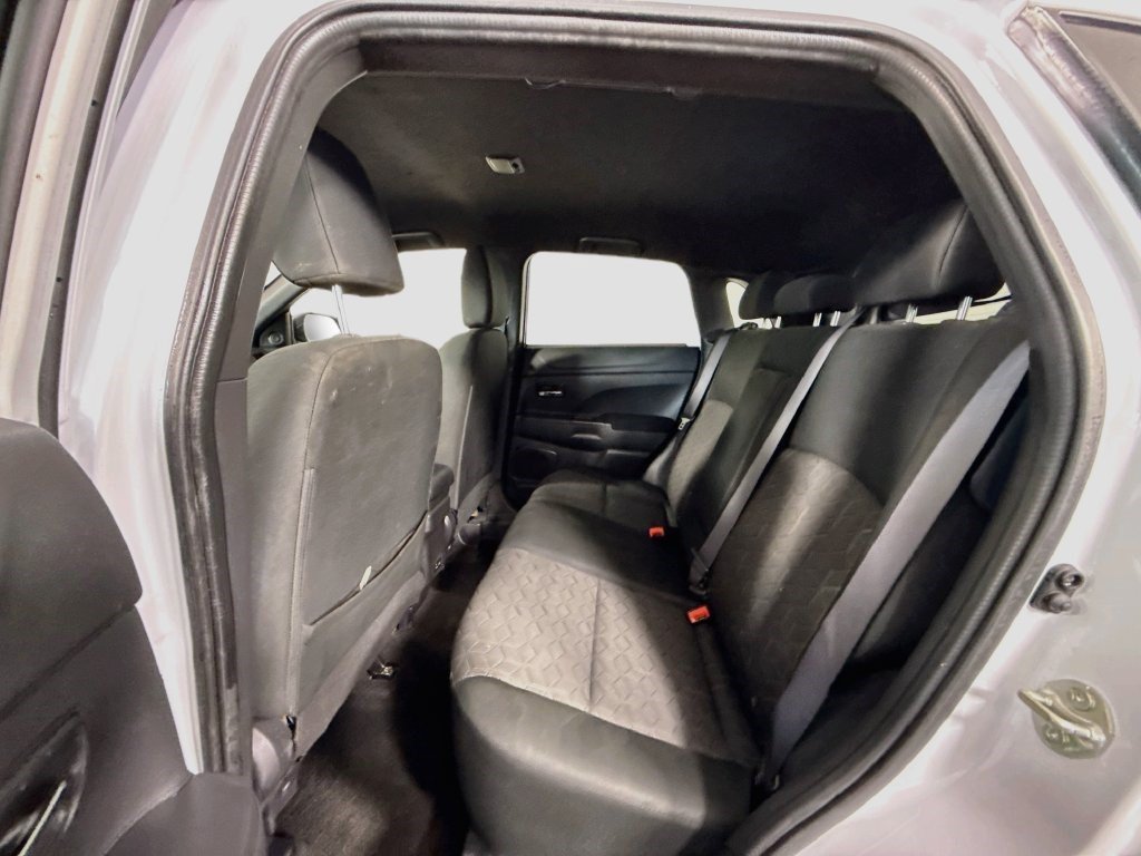 Used 2024 White Diamond Mitsubishi 2.0 Trail Edition image 20