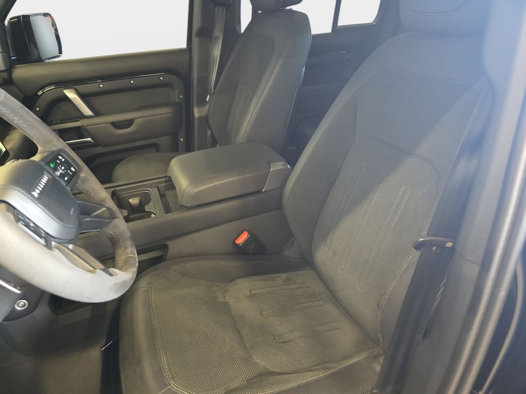 Used 2022 Black Land Rover V8 image 17