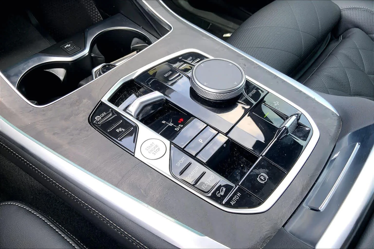 Used 2026 Skyscraper Grey Metallic BMW xDrive40i image 30