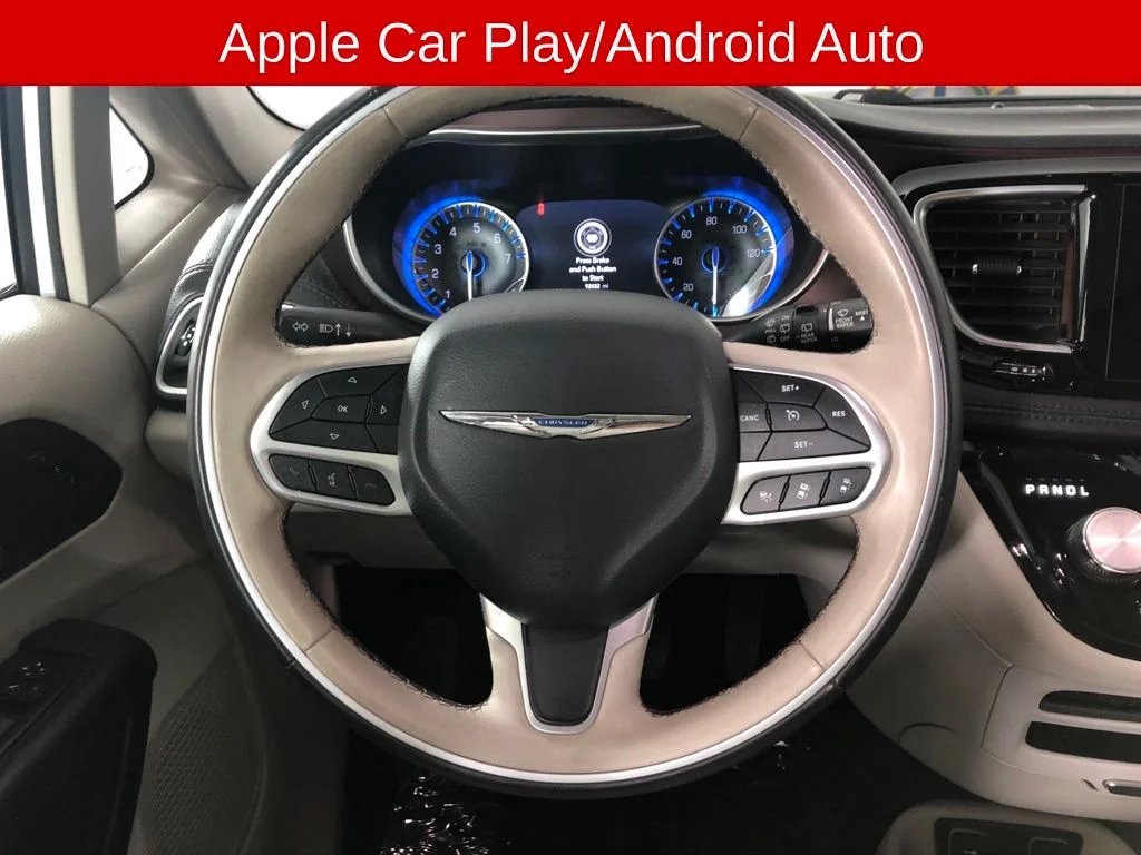 Used 2018 Bright White Clearcoat Chrysler Limited image 7