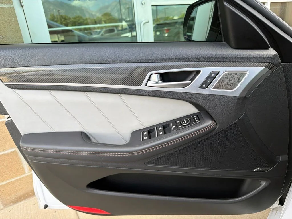 Used 2018 White Genesis 3.3T Sport image 25