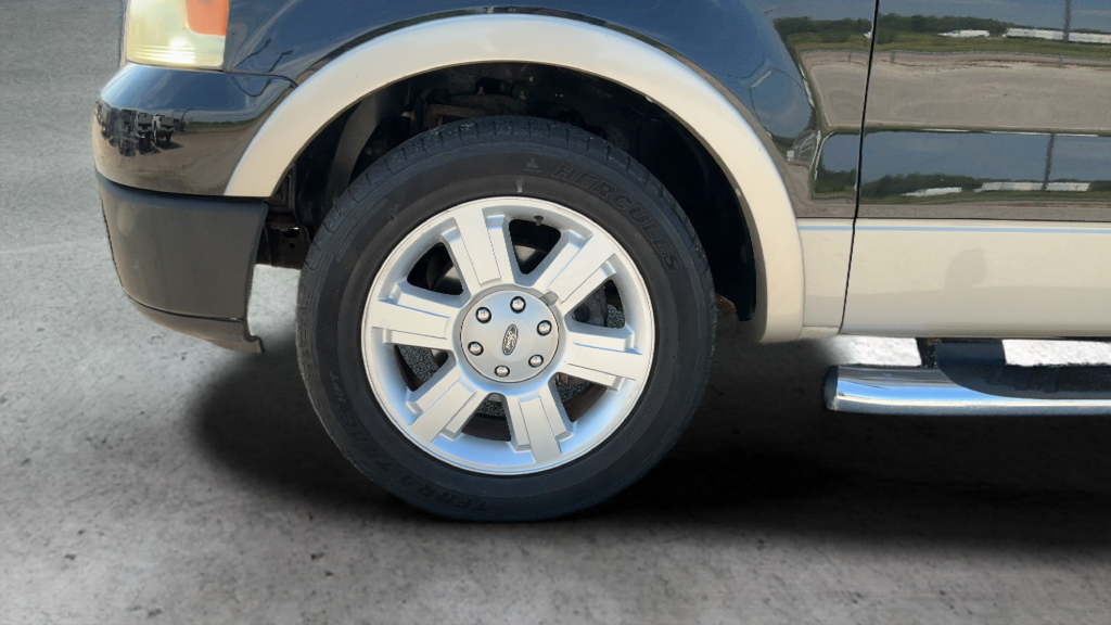 Used 2008 Black Ford Lariat image 24