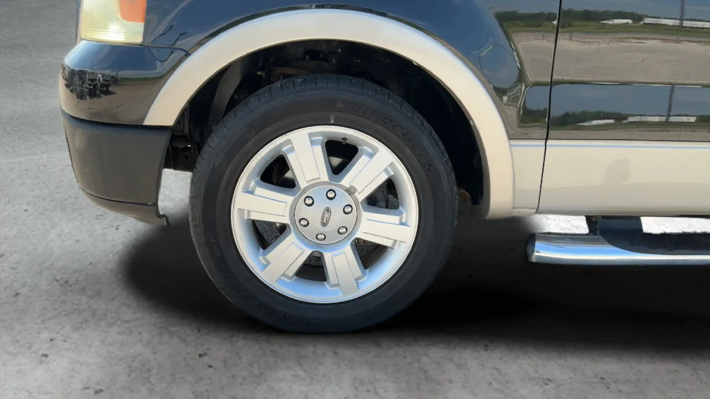 Used 2008 Black Ford Lariat image 24