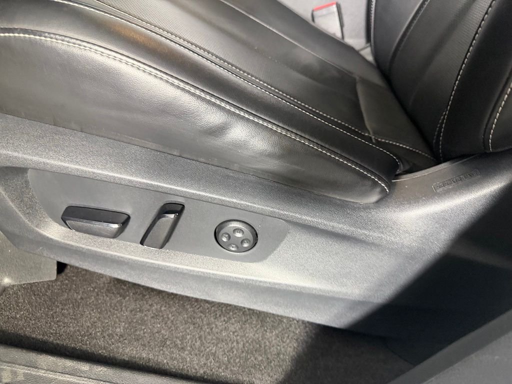 Used 2023 White INFINITI Sensory image 21