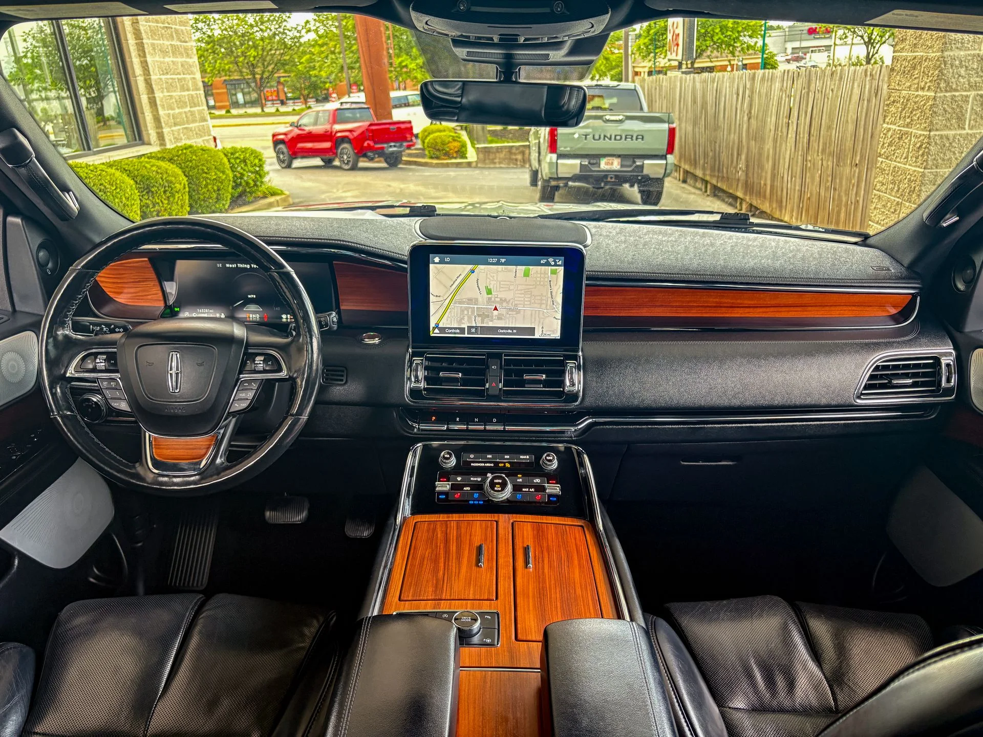 Used 2019 White Lincoln Reserve image 31