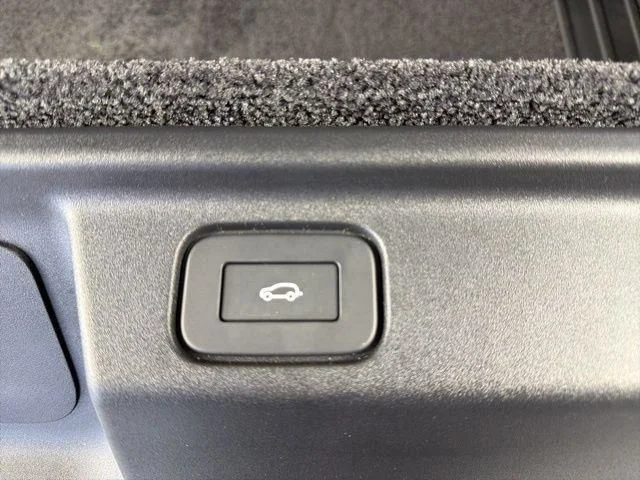Used 2026 Black Land Rover SE image 16