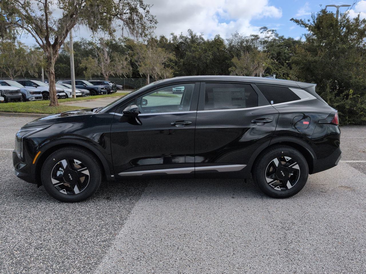 New 2027 Fusion Black Kia LX image 8
