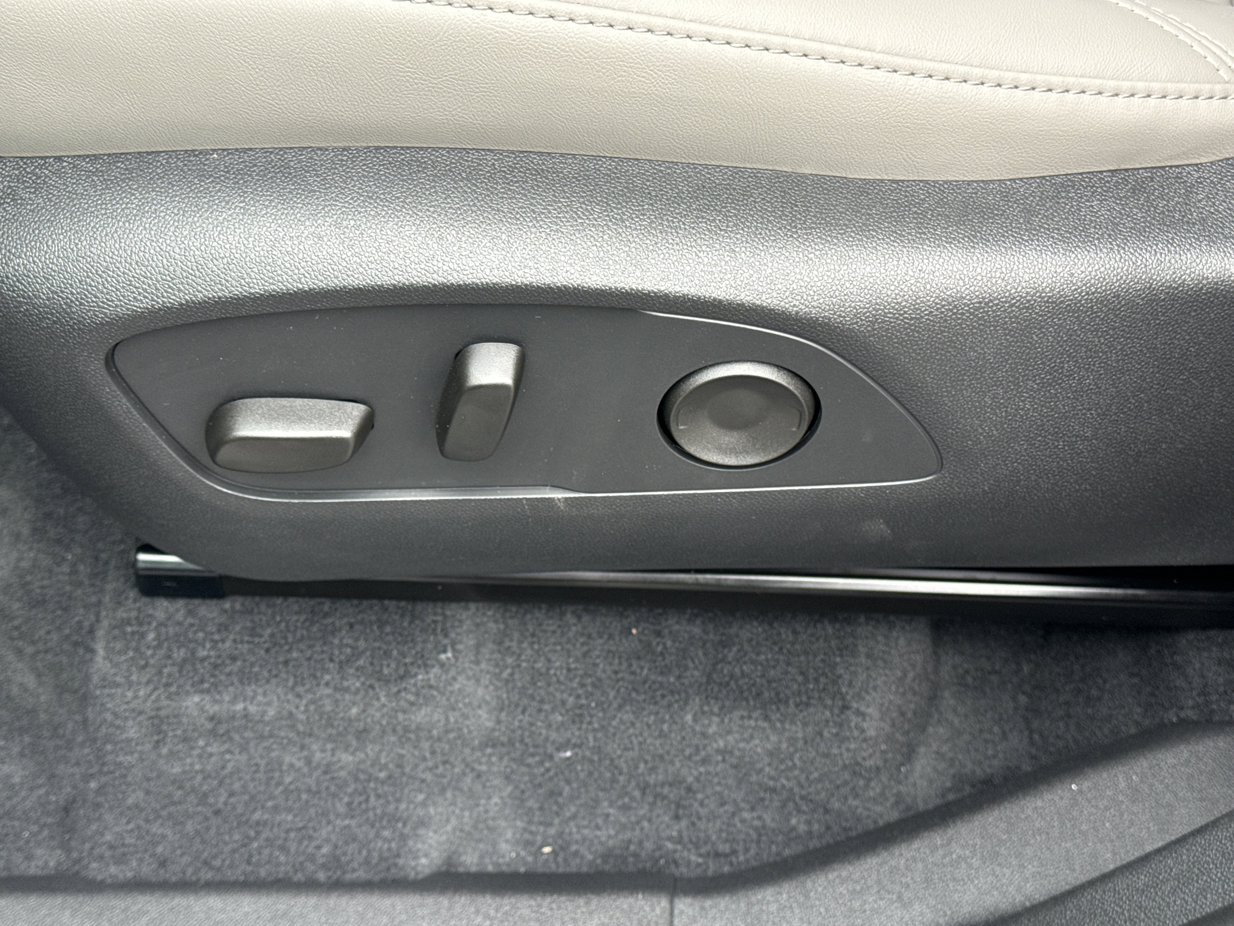 2026 GMC Acadia Elevation - Photo 19