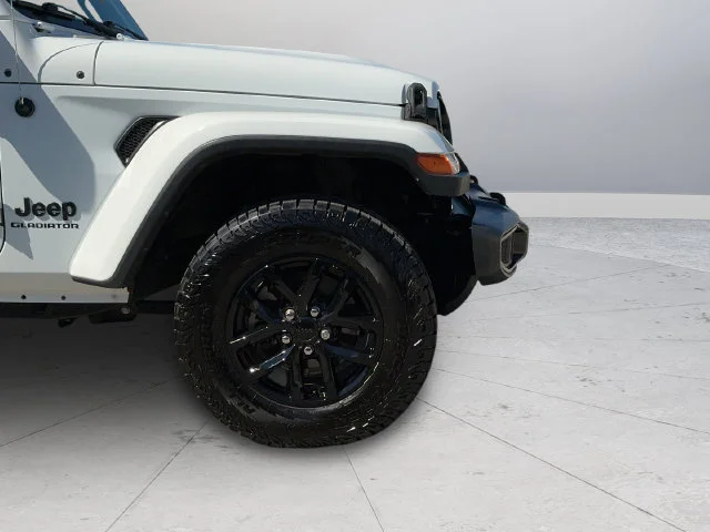 Used 2022 Bright White Clearcoat Jeep Sport image 27