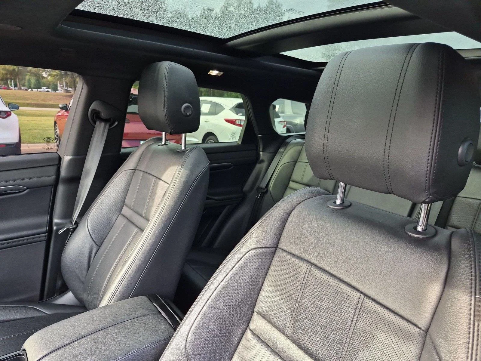 Used 2021 Eiger Grey Metallic Land Rover R-Dynamic SE image 17