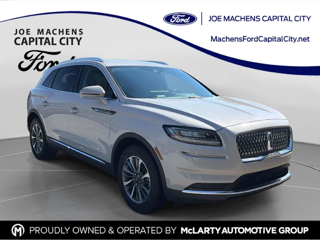 Used 2023 White Lincoln Standard image 1