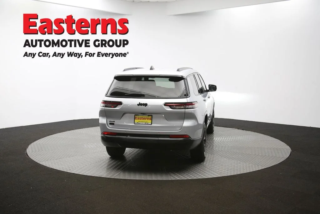 Used 2024 Silver Jeep Altitude image 38
