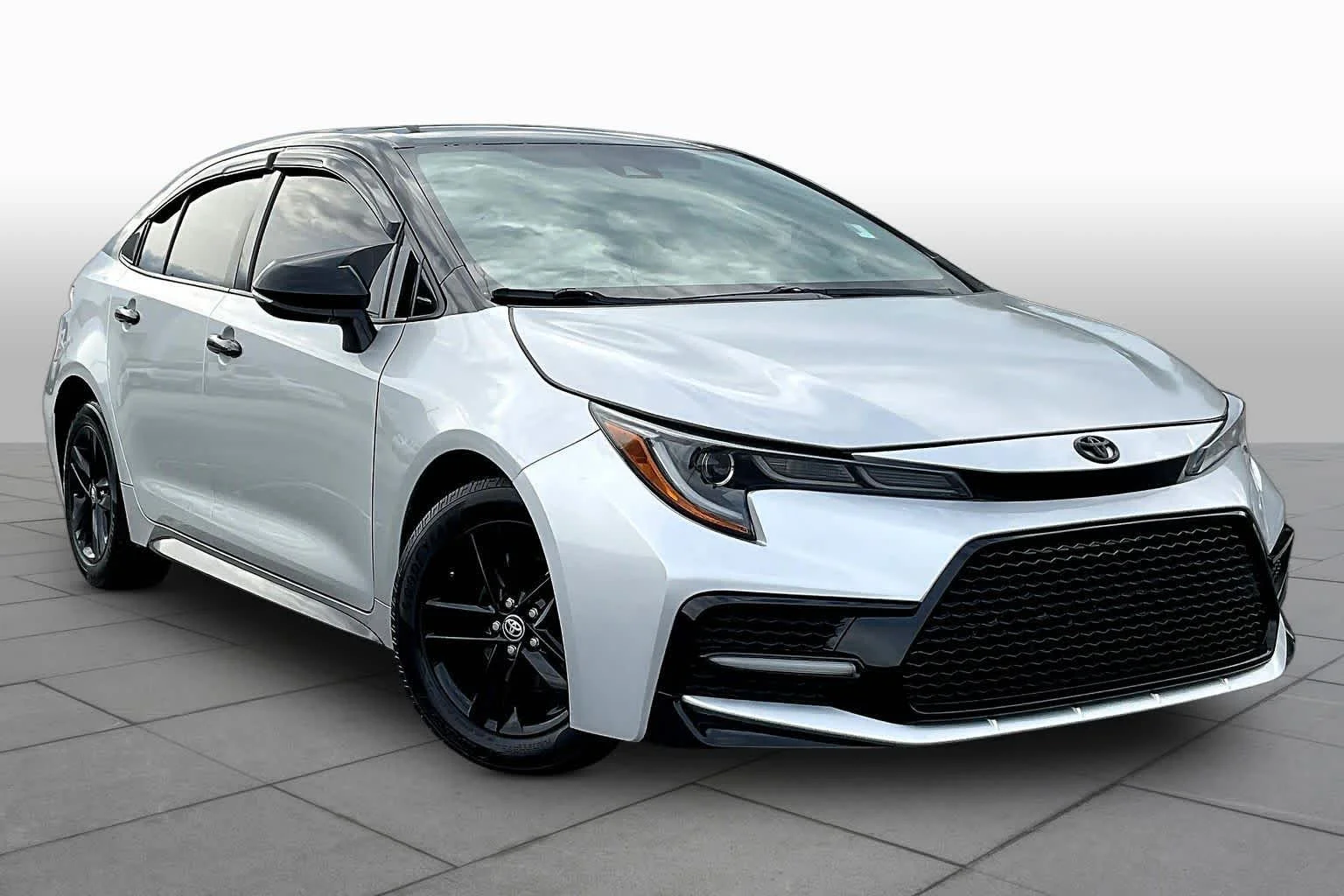 Used 2020 Classic Silver Metallic Toyota SE image 3