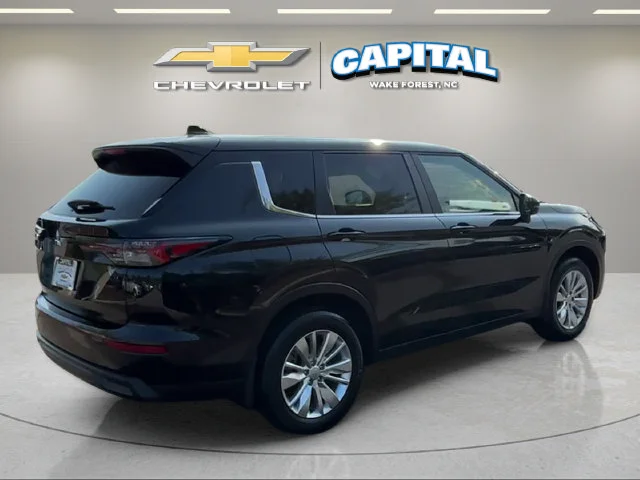 Used 2025  Mitsubishi ES image 5