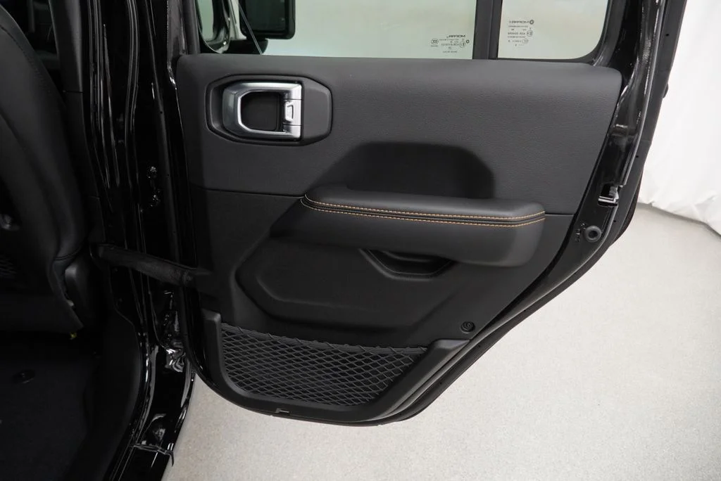New 2026 Black Clear-Coat Exterior Paint Jeep Sahara image 32