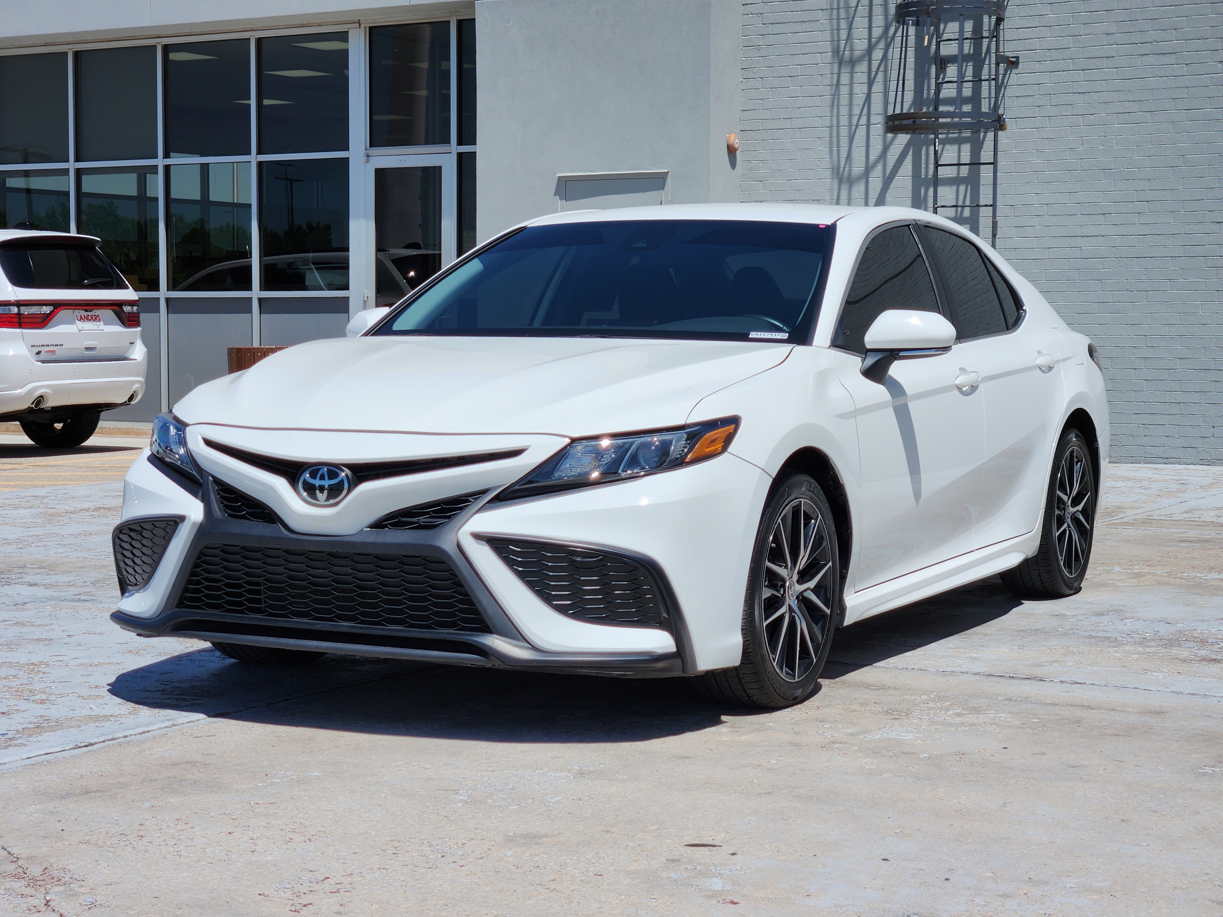 Used 2023 Ice Cap Toyota SE image 4
