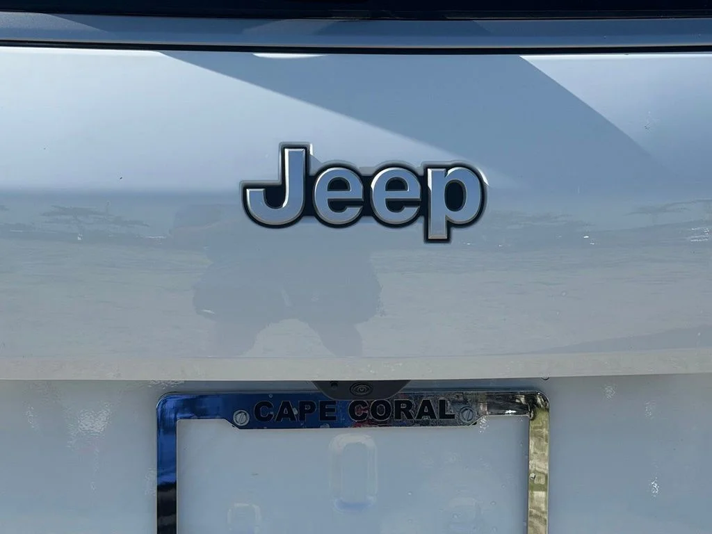 New 2027 Bright White Clear-Coat Paint Jeep Summit image 36