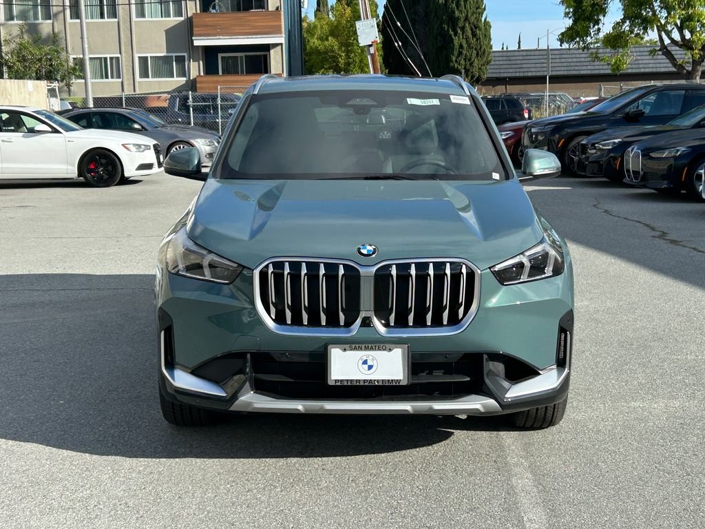 New 2026 Cape York Green Metallic BMW xDrive28i image 8