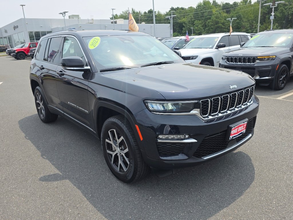Certified Used 2023 Diamond Black Crystal Pearl Coat Jeep Limited image 4