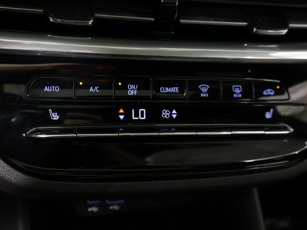 Used 2024 Black Buick Avenir image 49