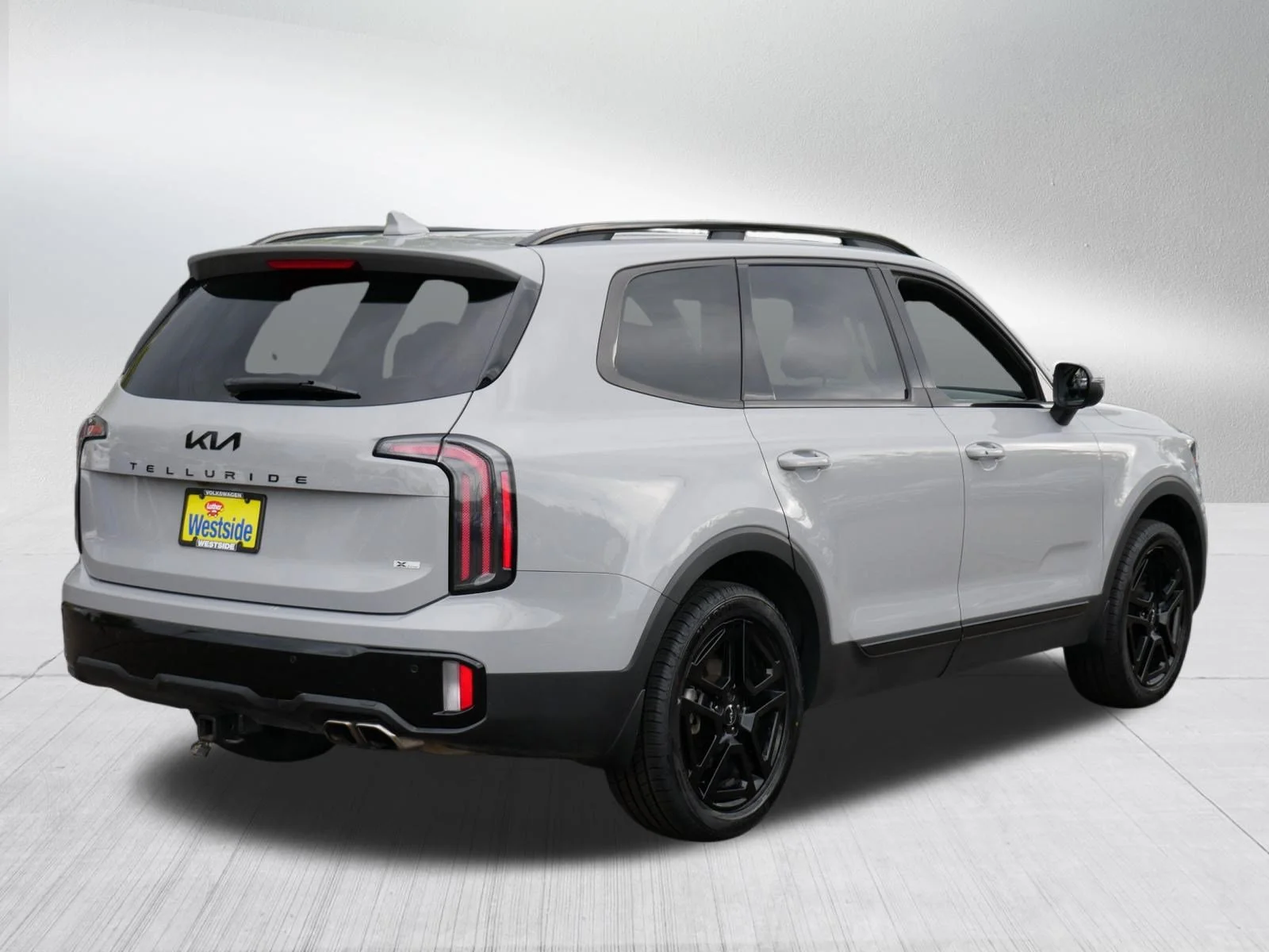 Used 2024 Wolf Gray Kia EX X-Line image 7