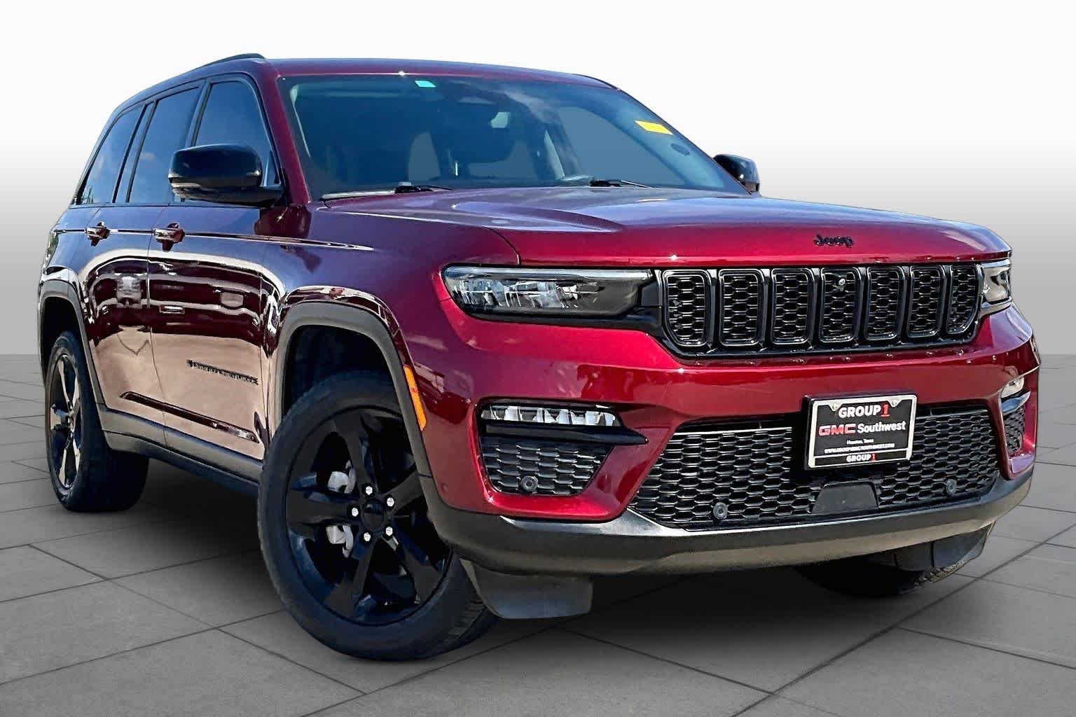 Used 2023 Velvet Red Pearlcoat Jeep Limited image 3