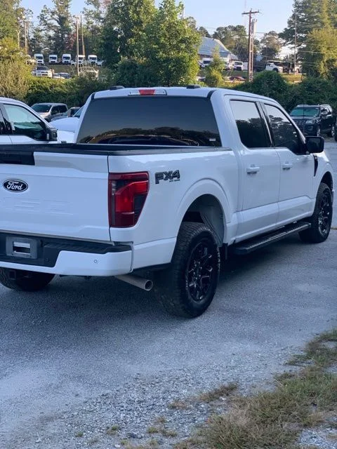 Used 2025 Oxford White Ford XLT image 8