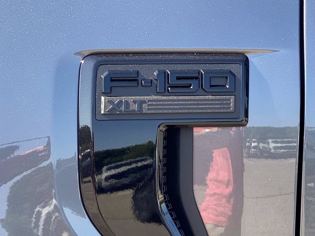 New 2026 Carbonized Gray Metallic Ford XLT image 8