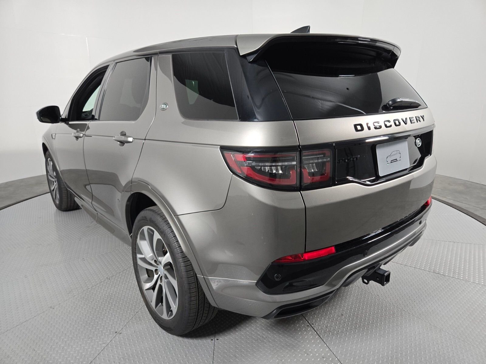 Used 2022 Silicon Silver Premium Metallic Land Rover SE R-Dynamic image 17