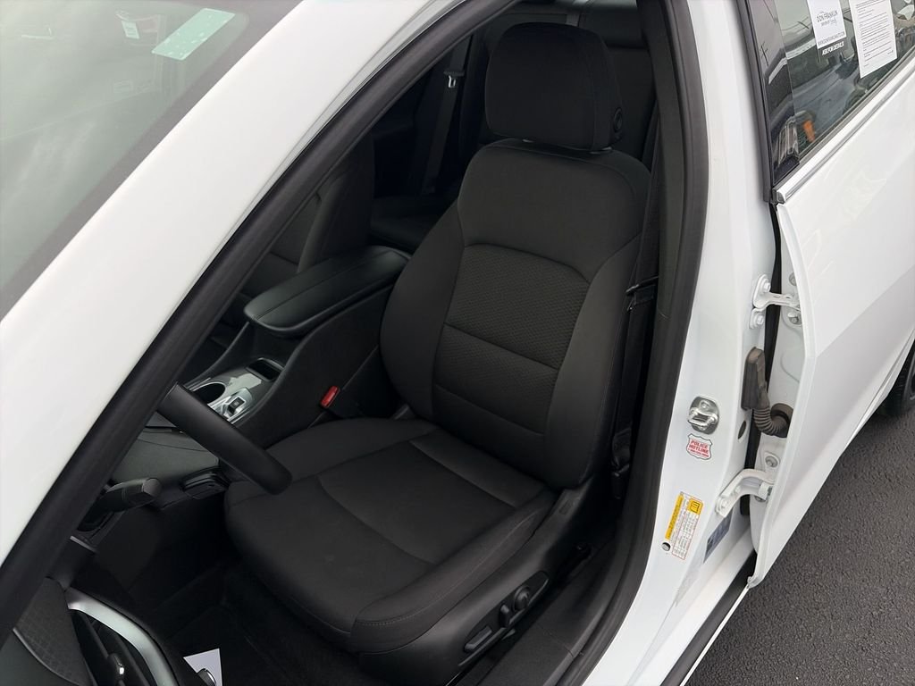 Used 2024 White Chevrolet LT image 17
