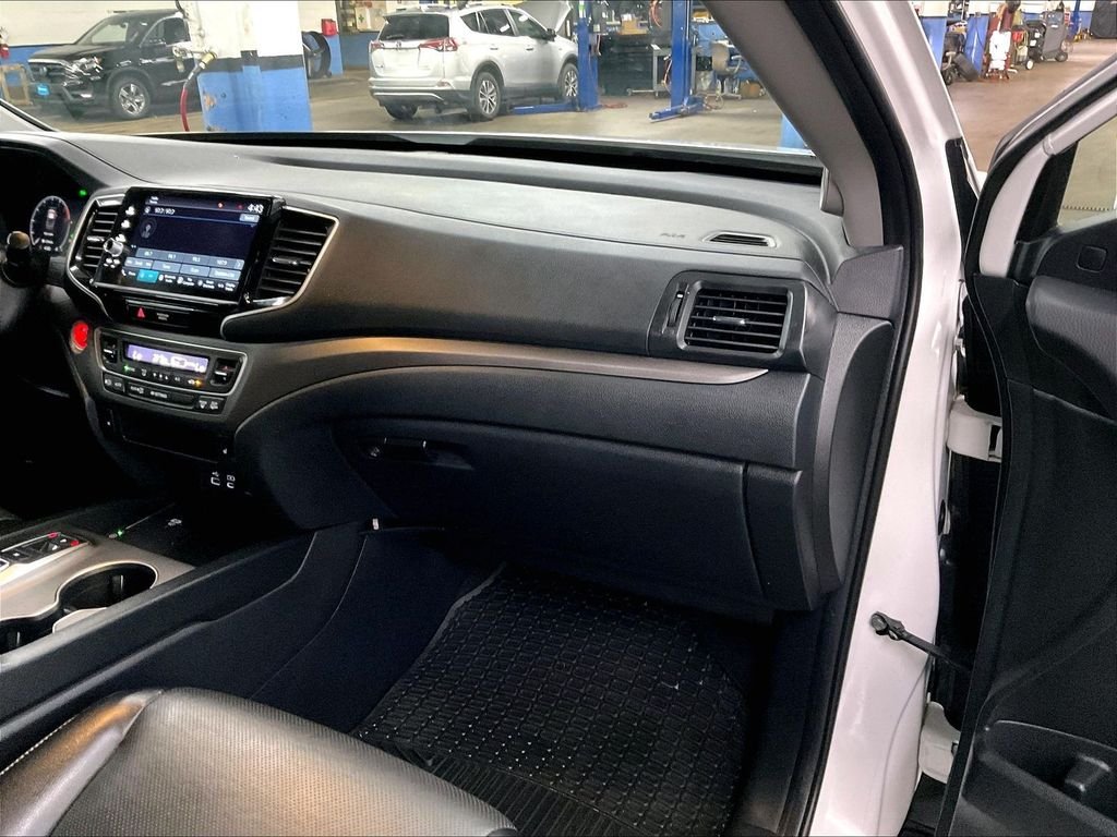 Used 2024 White Honda RTL image 13