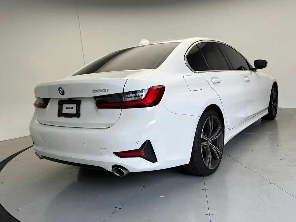 Used 2021 Alpine White BMW 330i image 2