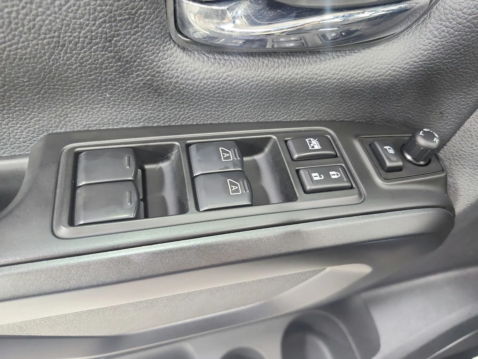 Used 2024 Black Nissan PRO-4X image 39