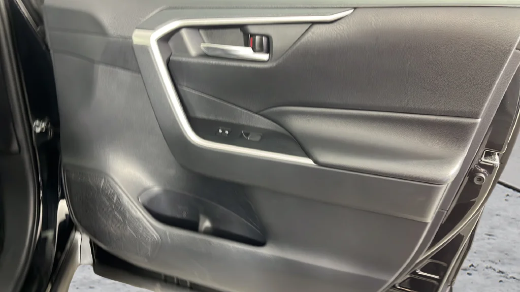 2019 Toyota RAV4 XLE Premium - Photo 19