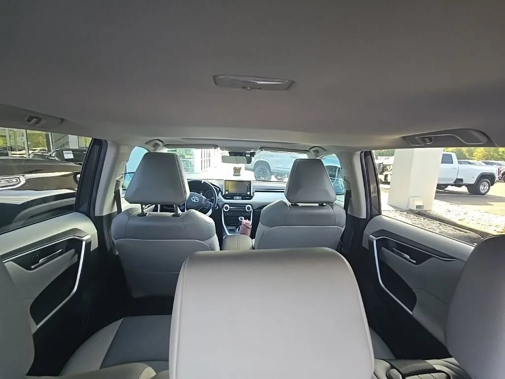 Used 2021 Magnetic Gray Met Toyota XLE Premium image 17