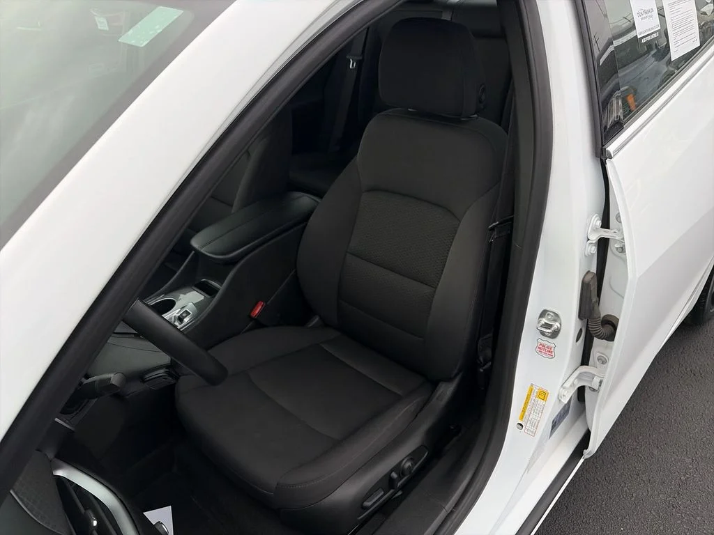 Used 2024 White Chevrolet LT image 17