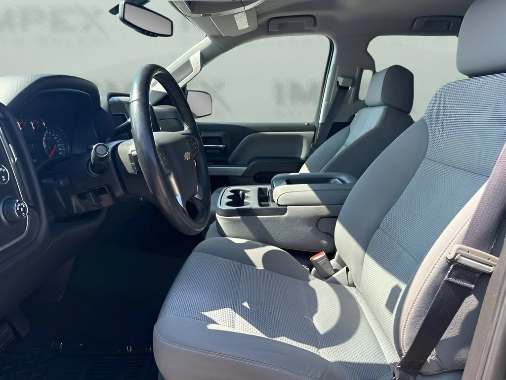 Used 2017 GRAPHITE METALLIC Chevrolet LT image 10