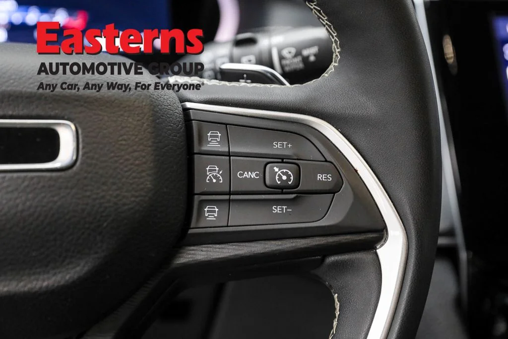 Used 2024 Silver Jeep Altitude image 16