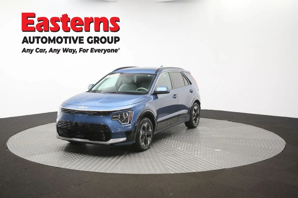 Used 2023 Blue Kia Wind image 53