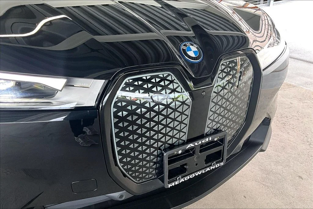 Used 2025 Black BMW xDrive50 image 31
