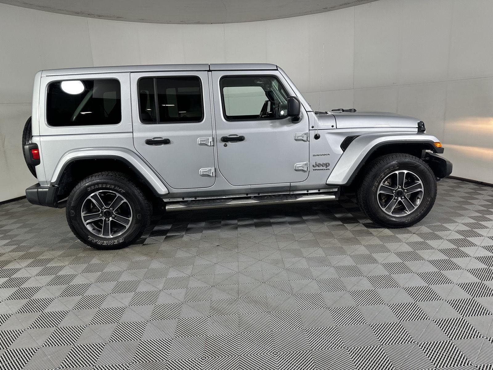 Used 2023 Silver Zynith Jeep Sahara image 6