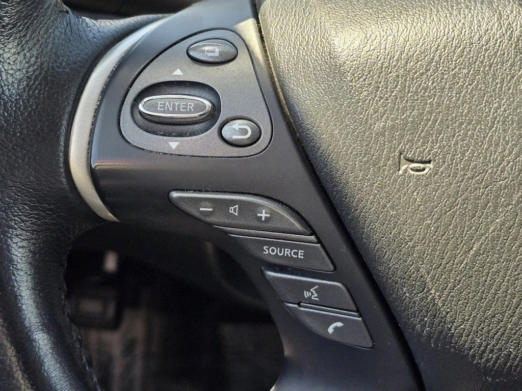 Used 2020 Brilliant Silver Metallic Nissan SL image 13