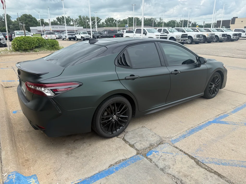 Used 2022  Toyota XSE V6 image 7