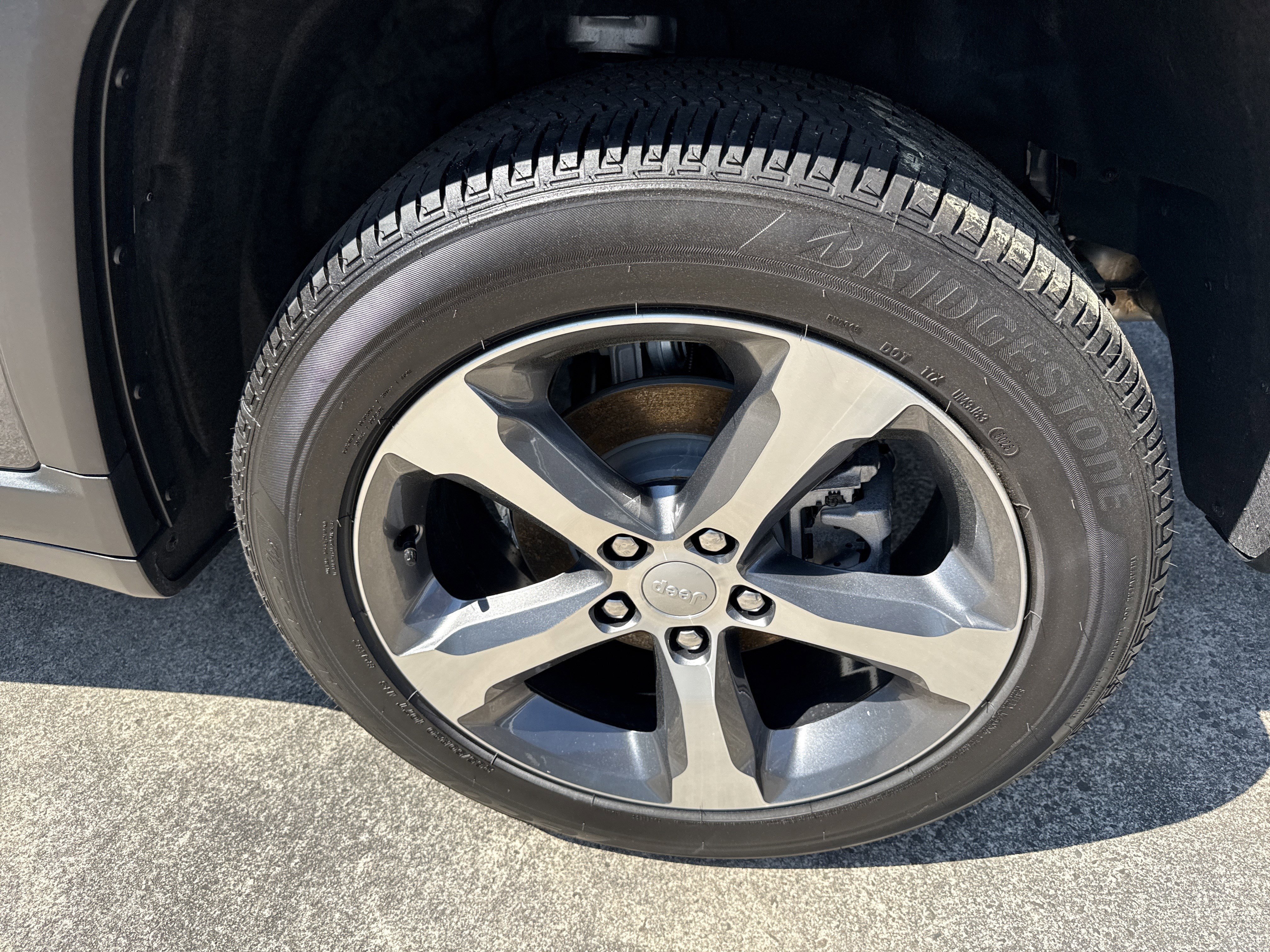 New 2026 Baltic Gray Metallic Clearcoat Jeep Limited image 19