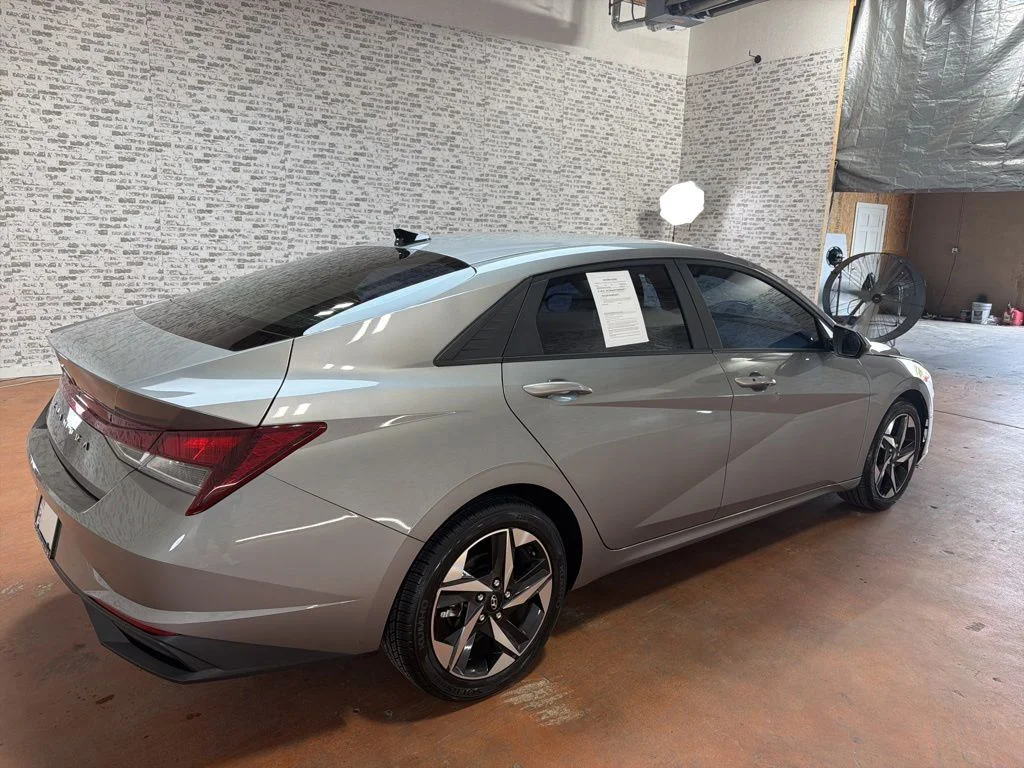 Used 2023 Fluid Metal Hyundai SEL image 7