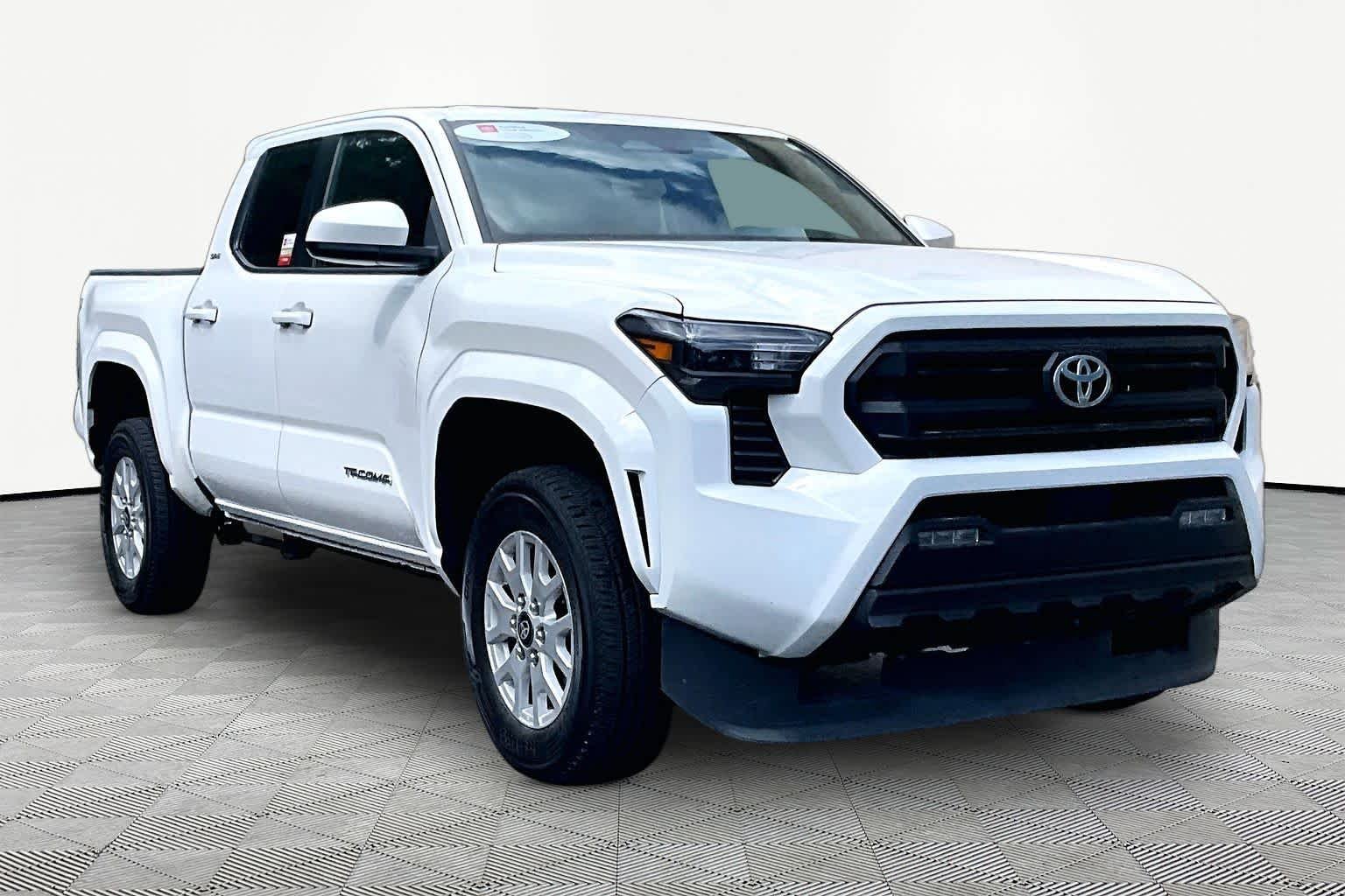Used 2024 Ice Cap Toyota SR5 image 3