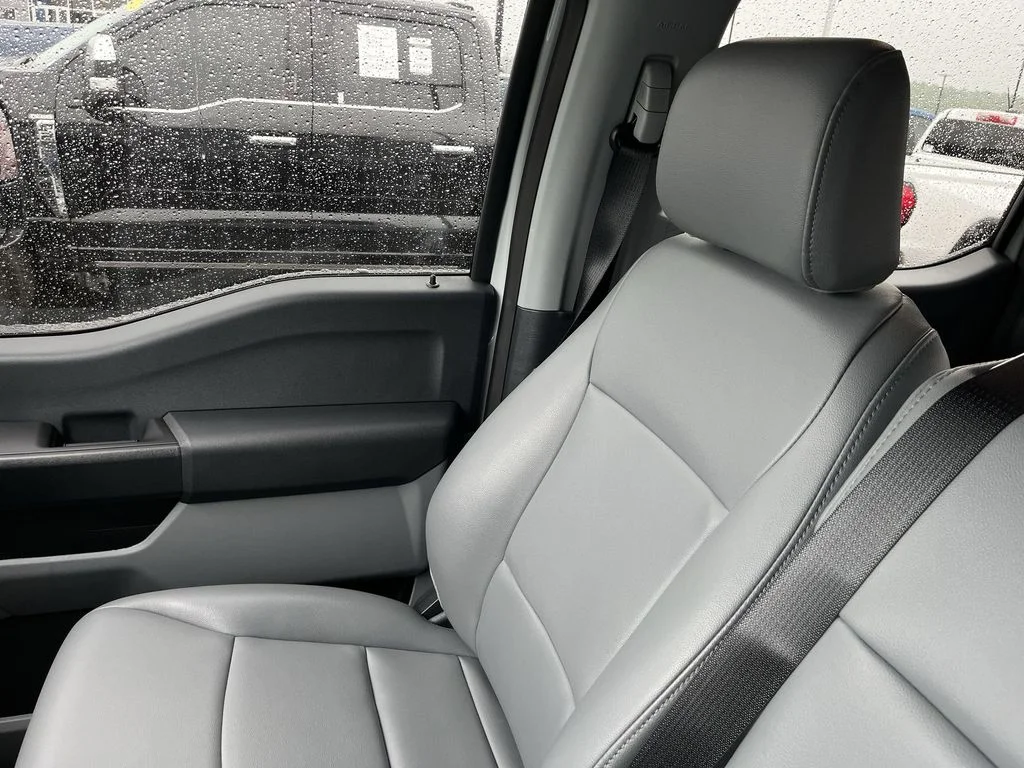 Used 2025 White Ford XL image 21